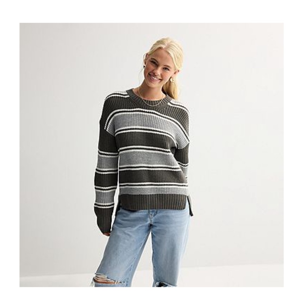 Kohl's NWOT-juniors size small Olive and White Striped Crewneck Sweater